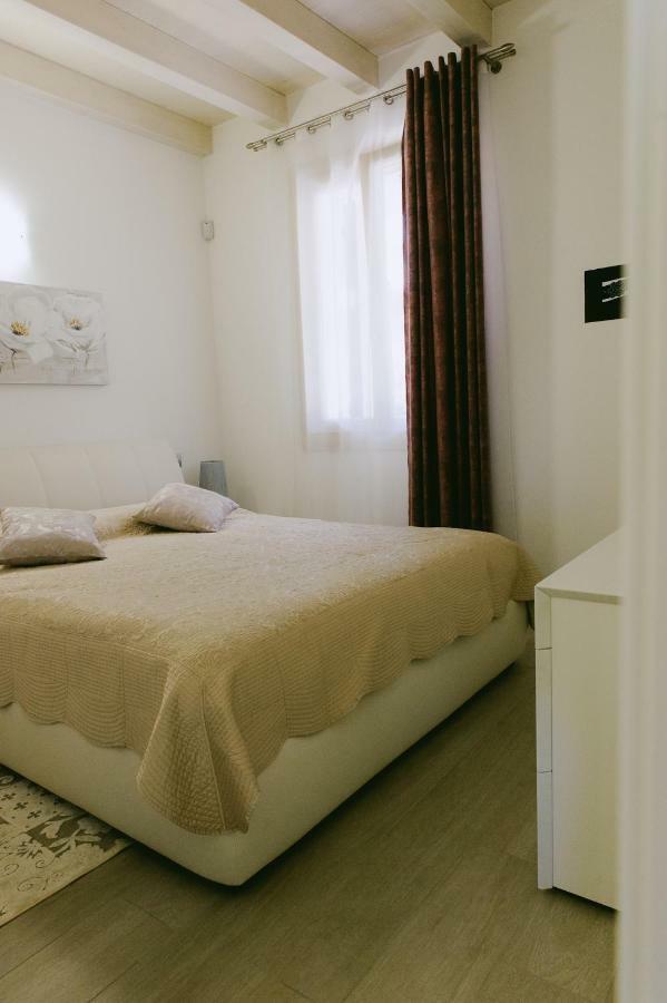 Sweet Dream Deluxe Apartment Сирмионе Экстерьер фото