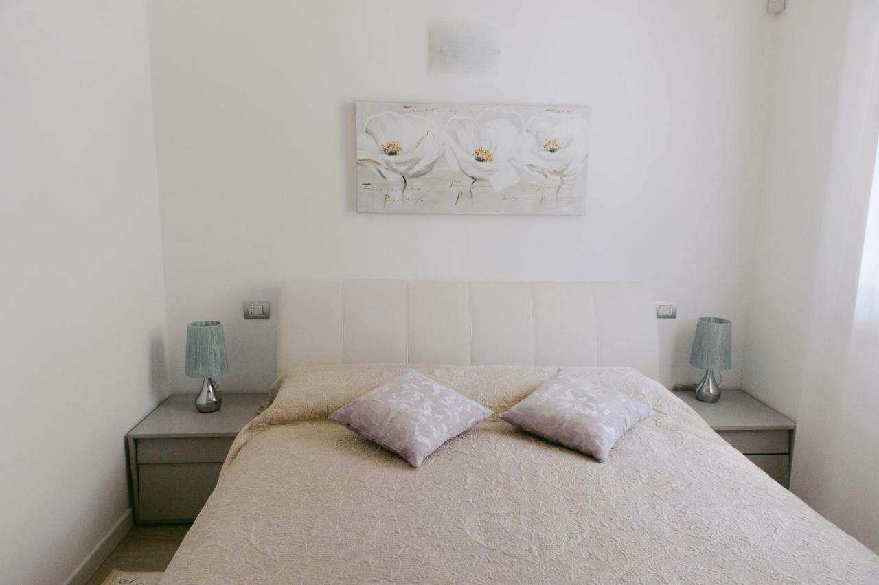 Sweet Dream Deluxe Apartment Сирмионе Экстерьер фото