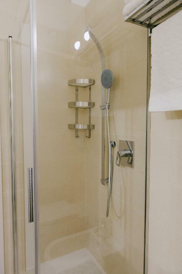 Sweet Dream Deluxe Apartment Сирмионе Экстерьер фото